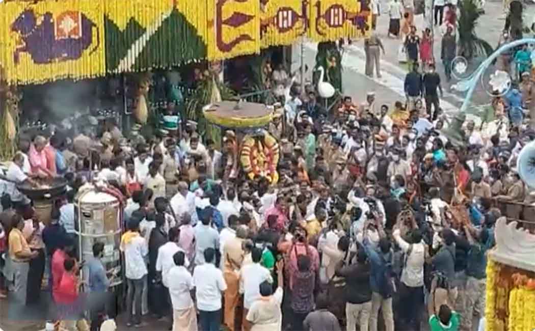 More than three lakh devotees flock!