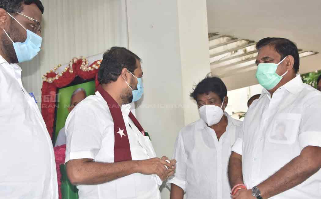 Chief Minister Palanisamy's mother dies; Consolation in person with various political parties!