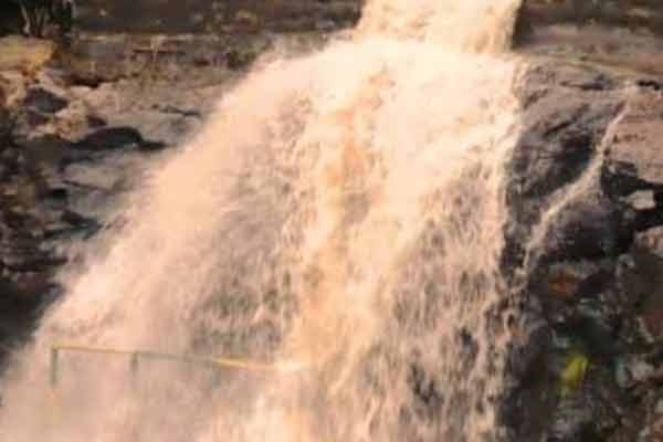 Passengers banned from bathing in Periyar water fall