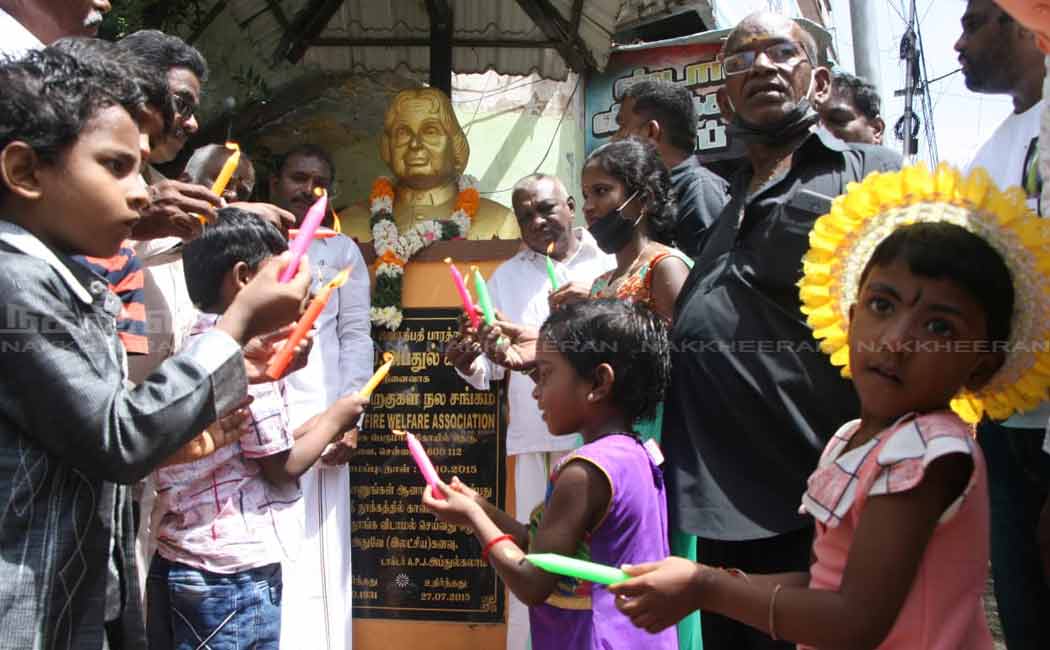 School children pay tribute to Kalam