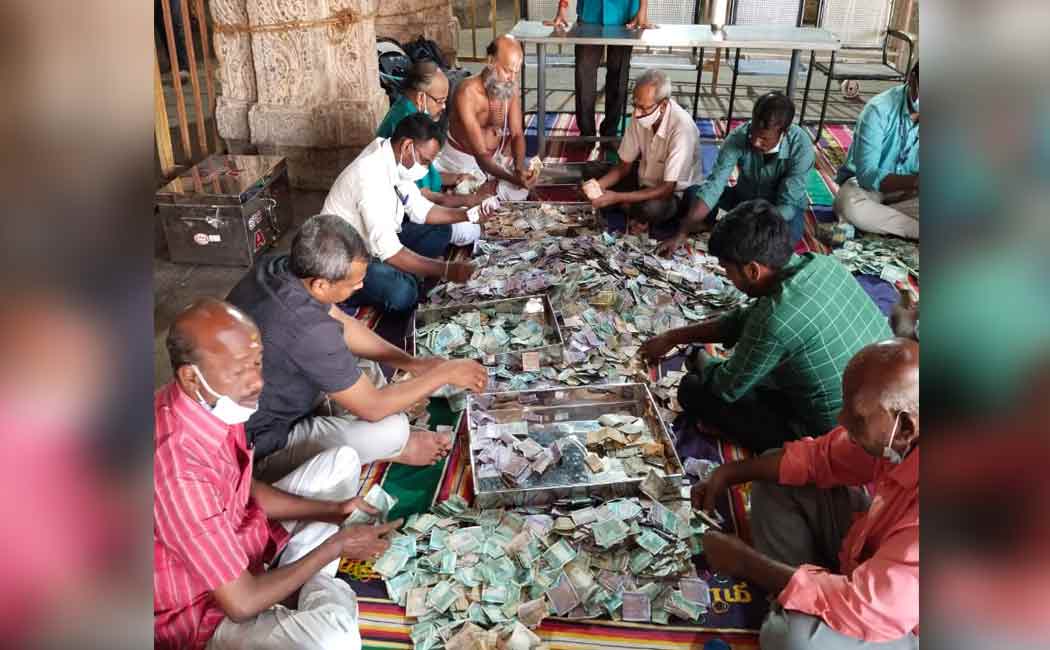 money counting started in the presence of the Associate Commissioner of the temple