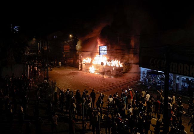 Public outcry in Sri Lanka ... Electricity cut, internet disconnection, curfew enforced!