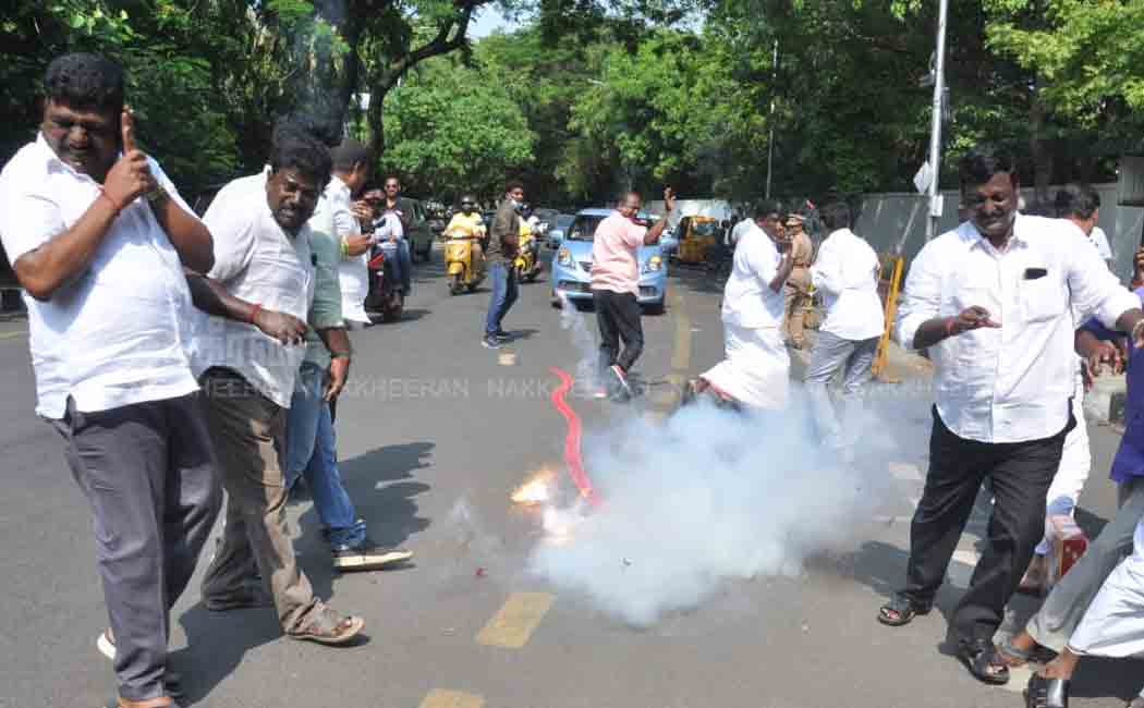 ADMK Office issue EPS supporters