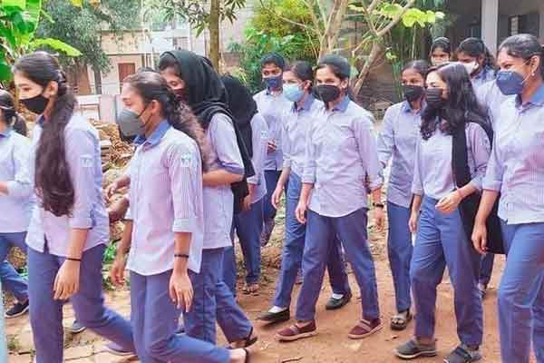 There is no difference in clothing; Kerala students studying community!