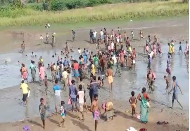 cuddalore district lake fish peoples police coronavirus lockdown