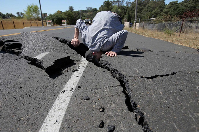 north america and canada suddenly earthquake continuous, peoples shocked