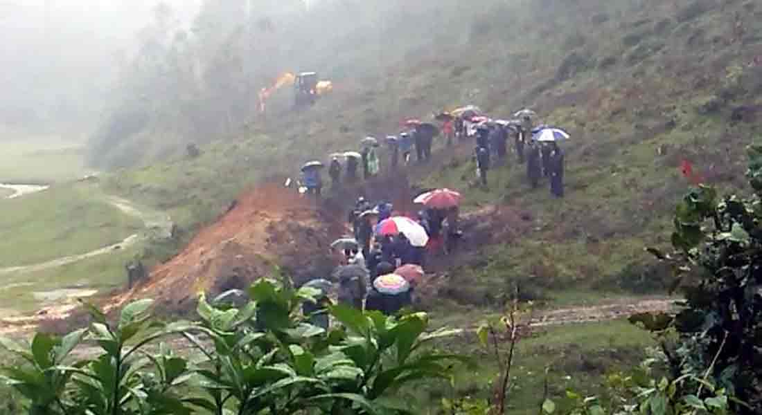 Kerala Landslide .. Trapped Southern District Villagers !!!