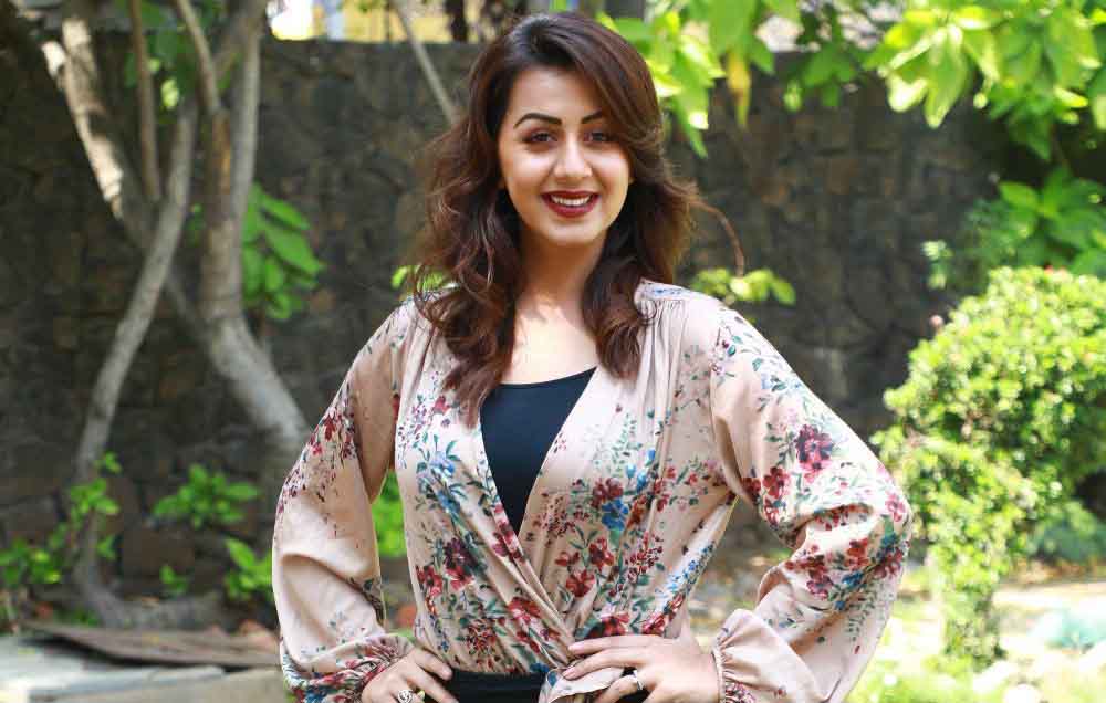 Sudden theft complaint ... Retired actress Nikki Kalrani!