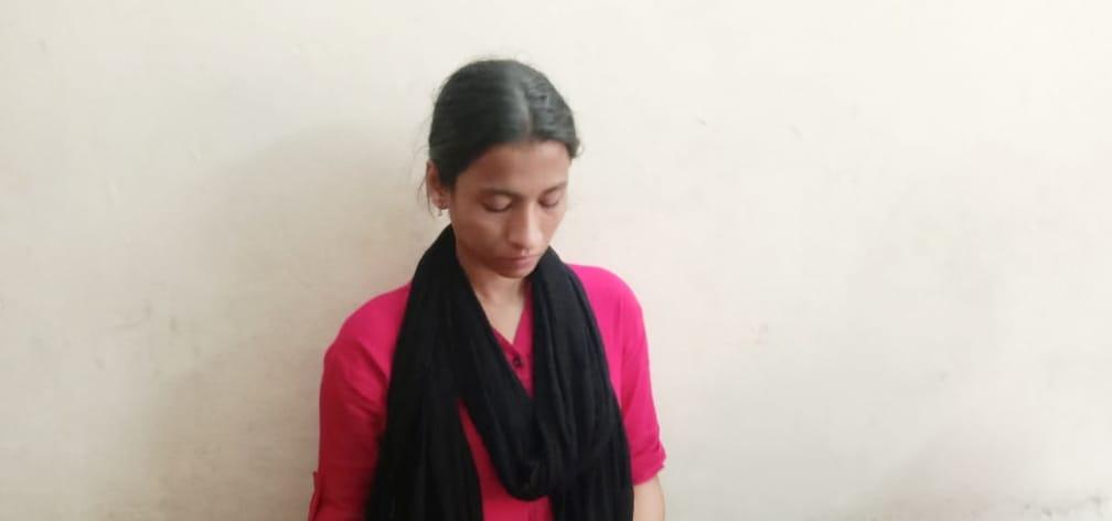 claiming to help pay at ATM; Graduate women arrested!