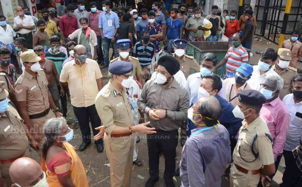Corporation Commissioner visits koyambedu market