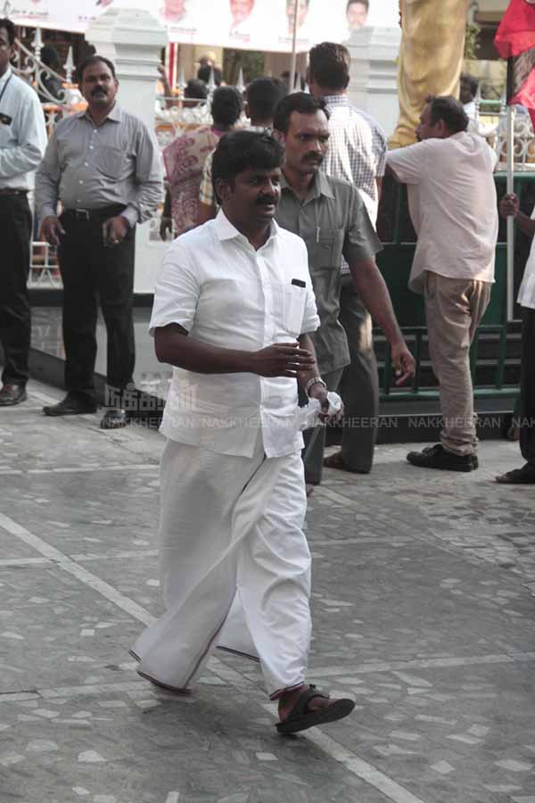 EPS consulting with AIADMK MLAs