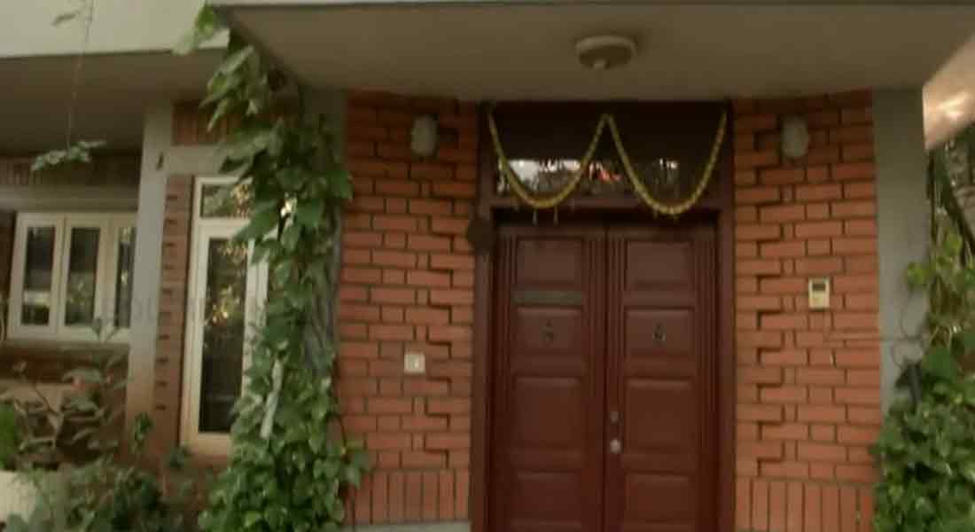 1 crore 56 lakh rupees throwing on the road: looted money-police information