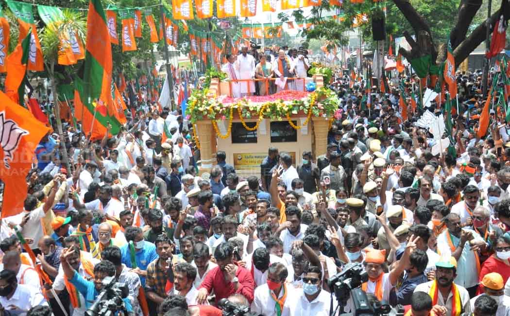 central minister who involved in campaign for supporting of kushboo