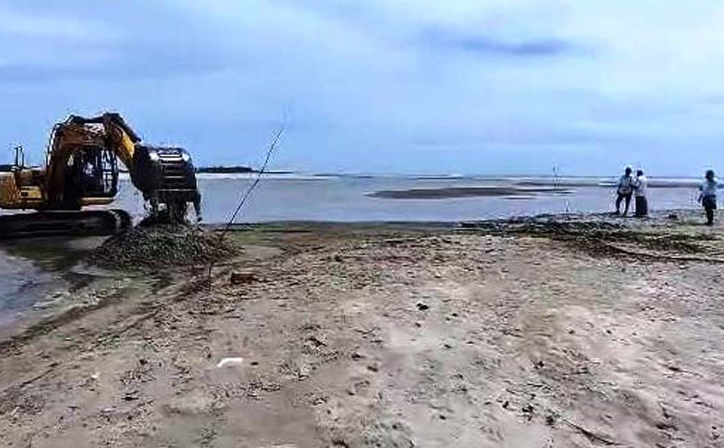 Sea estuary dredging works at Kollam Chinnakanal near Chidambaram