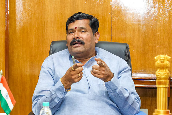 Karnataka Culture Minister's Warning To Kamal Haasan regards kannada language issue