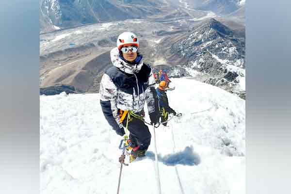 mount everest first tamil woman achievement minister uthayanithi stalin congrats
