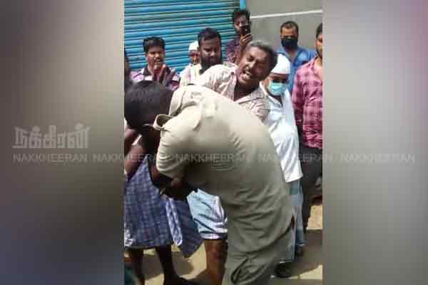 The public who attacked the policeman in uniform ..!