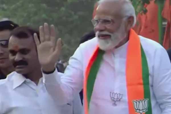 Prime Minister Modi started the 'road show' in Coimbatore