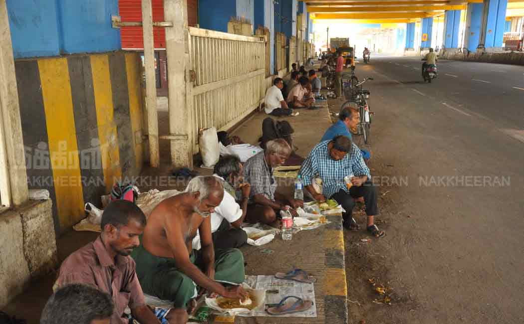 Trans Community Kitchen feeds roadside people and the helpless ..!