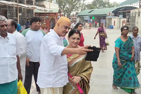 Khushboo husband used cell phone violation Pazhani Murugan Temple ban