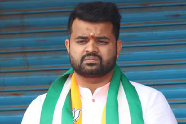 BJP leaders caught in women incident complaints in karnataka