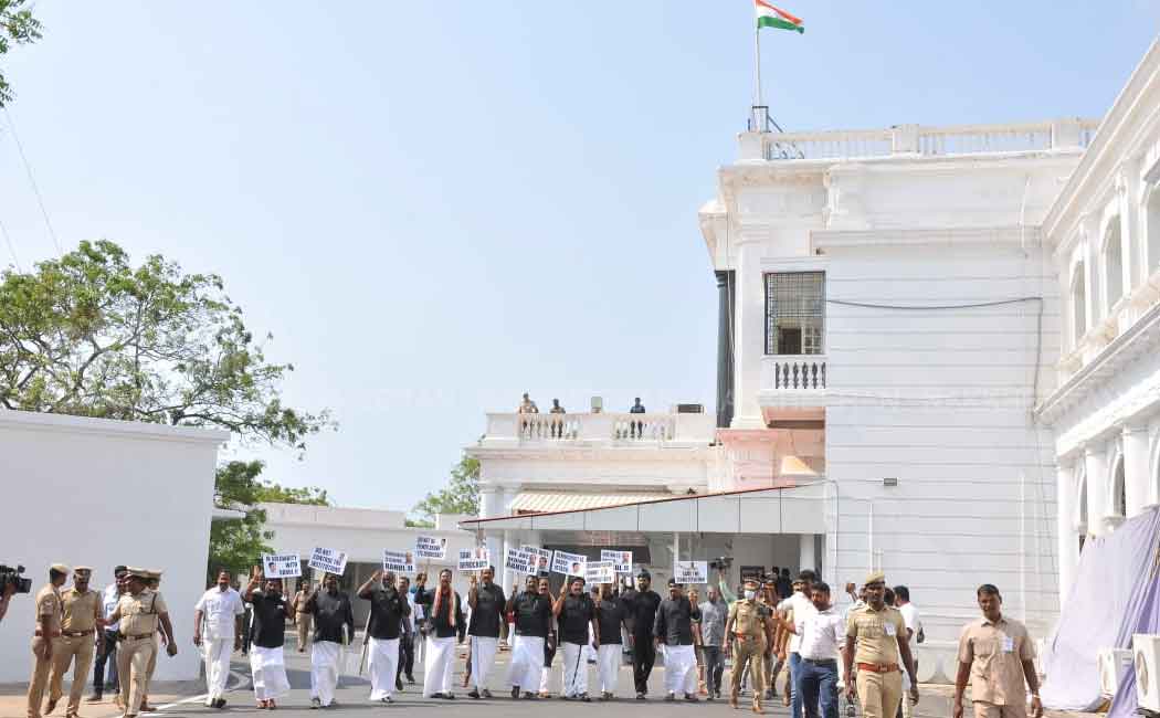 Congress MLAs in Black Shirts