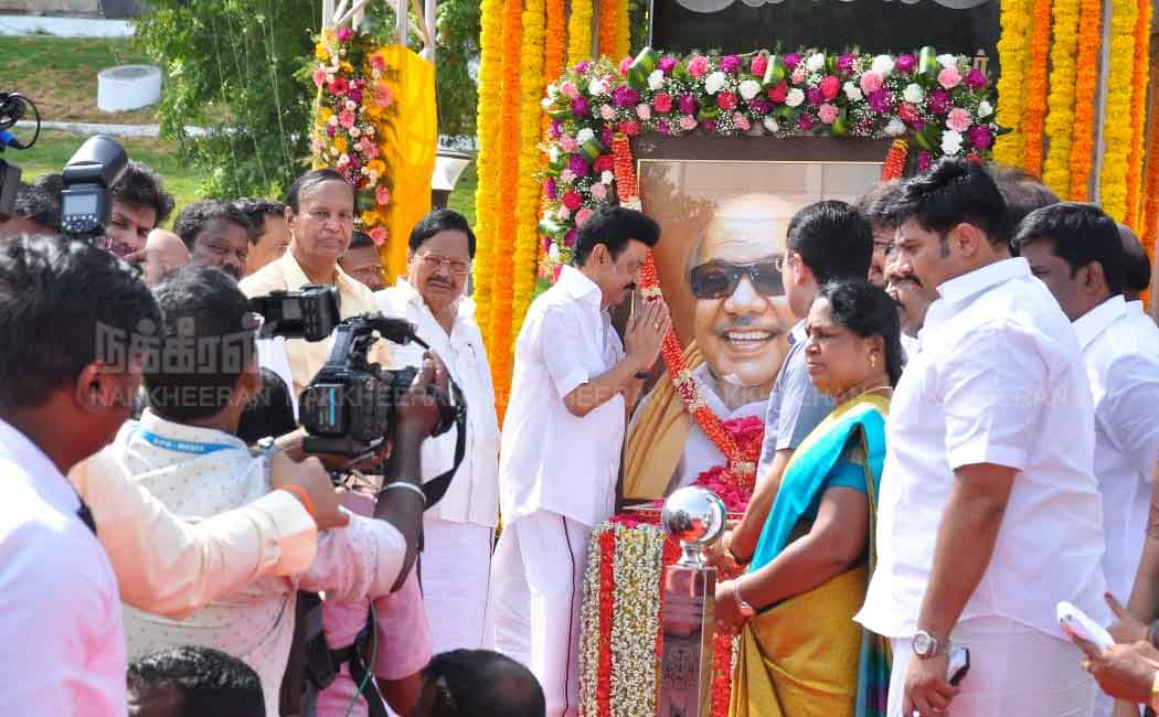 Chief Minister MK Stalin pays homage to Kalaignar statue