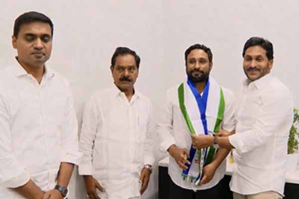 Ambati Rayudu has announced his resignation from YSR Congress Party