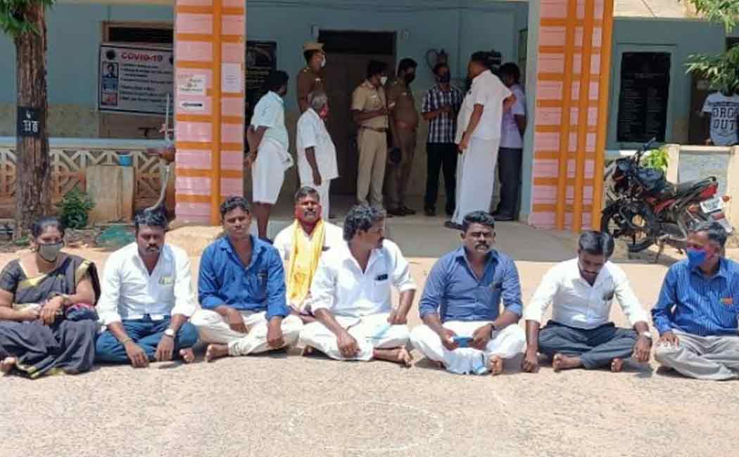 Cuddalore Panchayat leaders inside in the cuddalore Panchayat