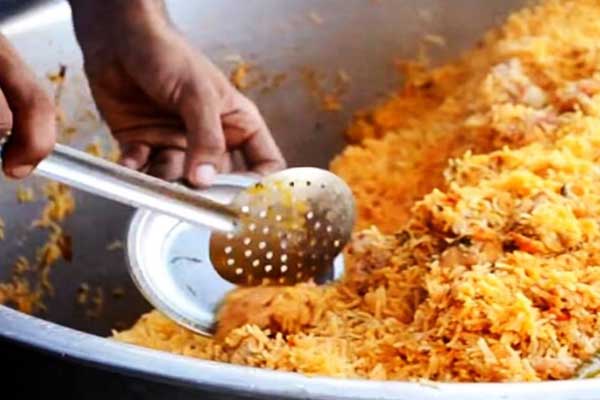 After eating biryani, the gang beaten the hotel owner after refusing to pay