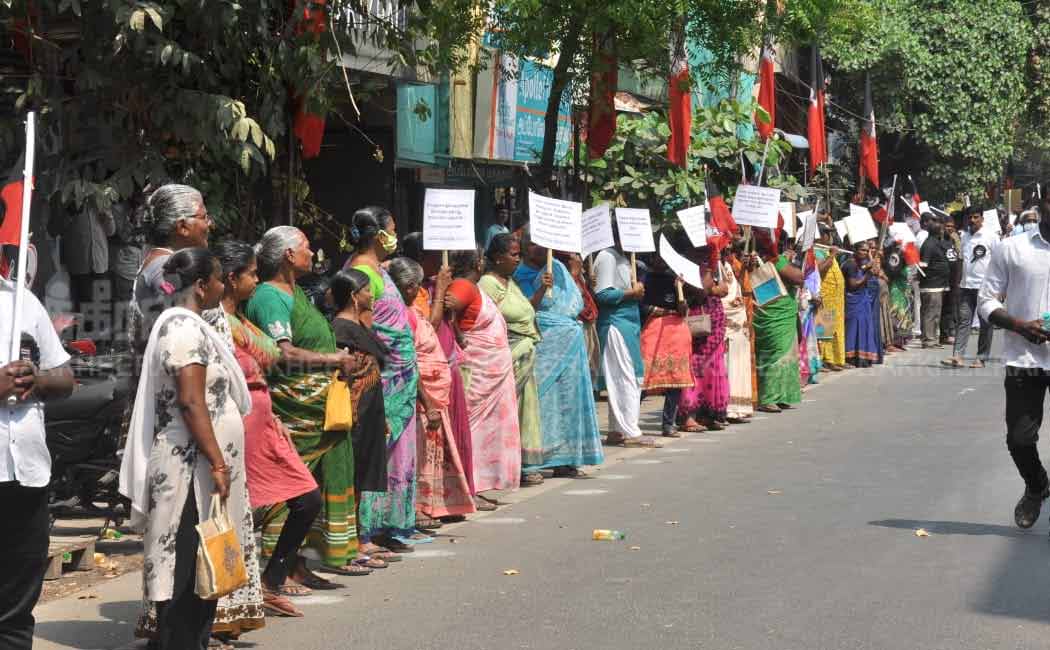 Edappadi Palaniswami's Human Chain protest (Pictures)