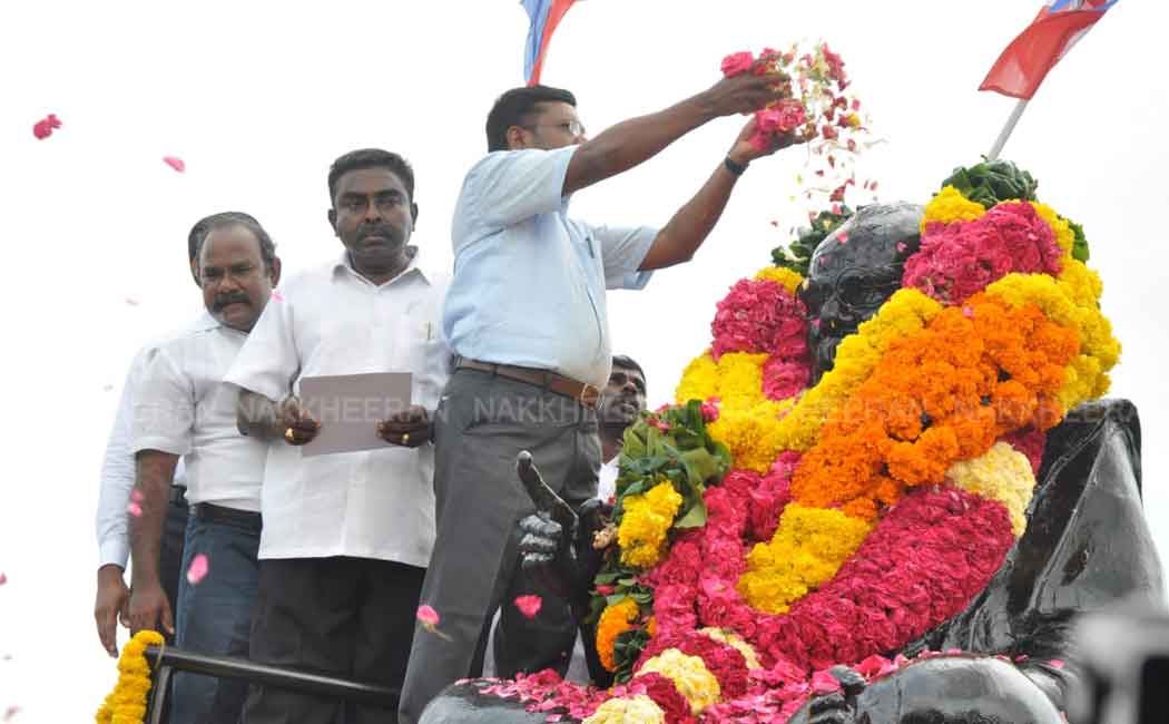 Thirumavalavan who paid homage by wearing garland