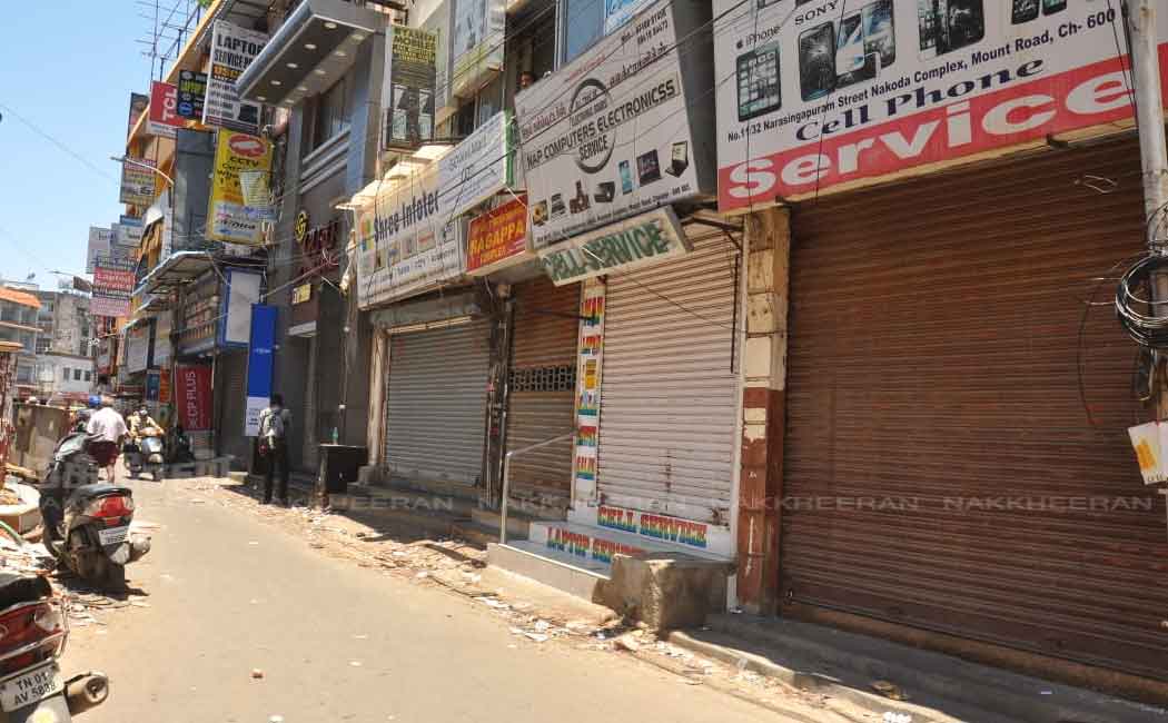 All shops in Puthuppettai completely closed