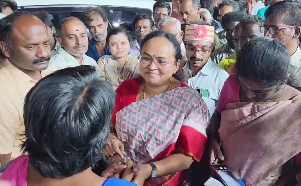 woman made a tearful request to collector that government should give her a seat