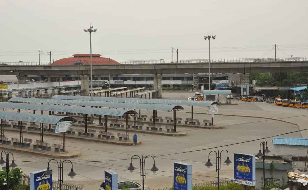 corona full lock down; load lifting workers are in hunger