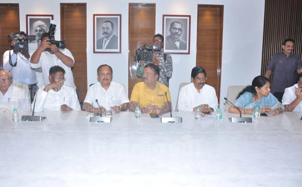 Code of conduct should be made for governors DMK Resolution