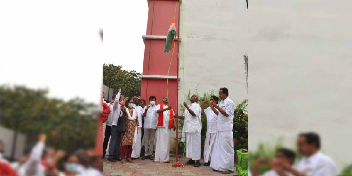 Senior leader Nallakannu hoisted the national flag at Balan's house!