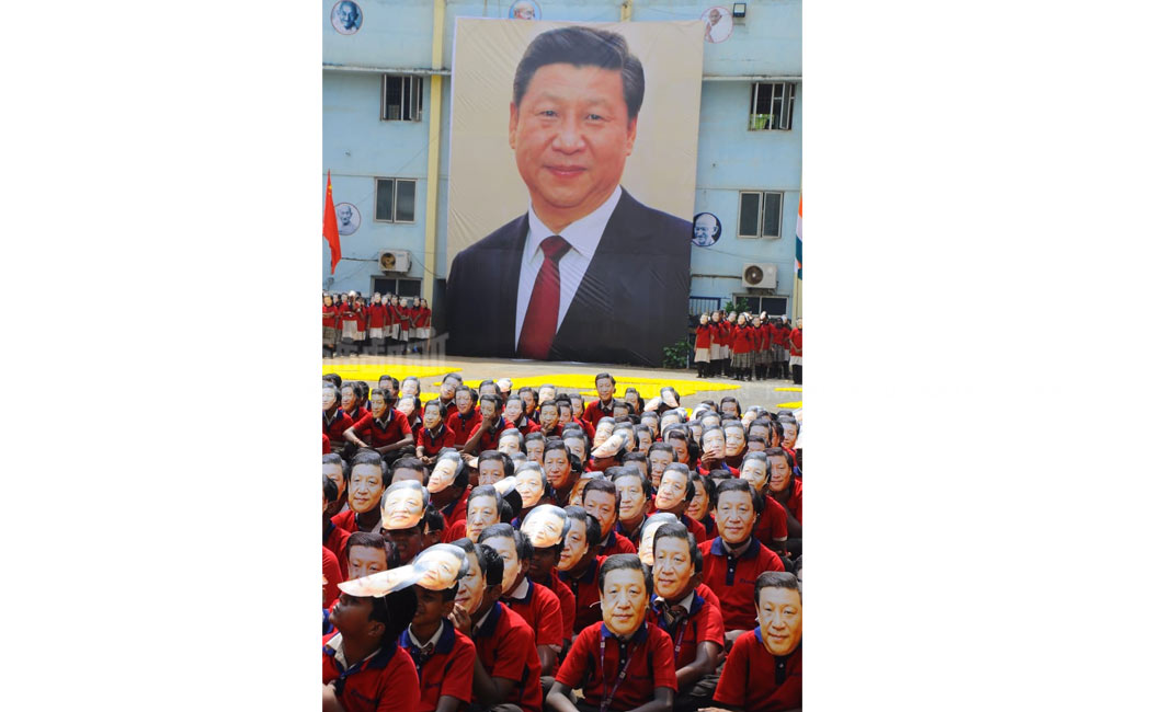 Students welcoming the Chinese President