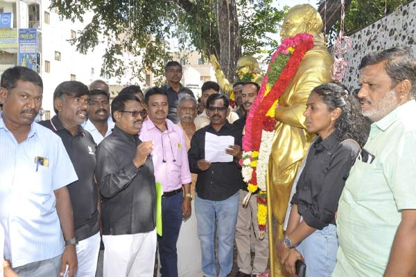 Tribute to Periyar statue in Erode