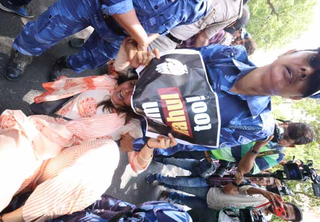 JotHi Mani MP Congress executives arrested