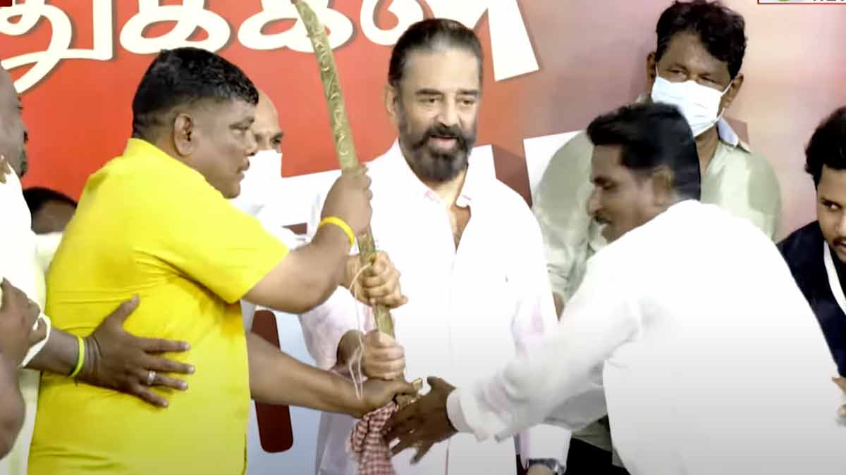 Kamal gets angry; Policemen rush to the stage - M.N.M creates commotion on the stage