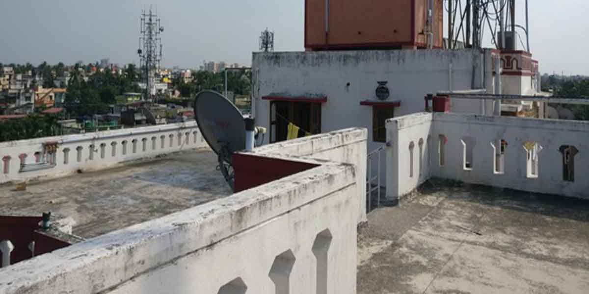 incident in person who spoke on his cell phone while standing on the terrace