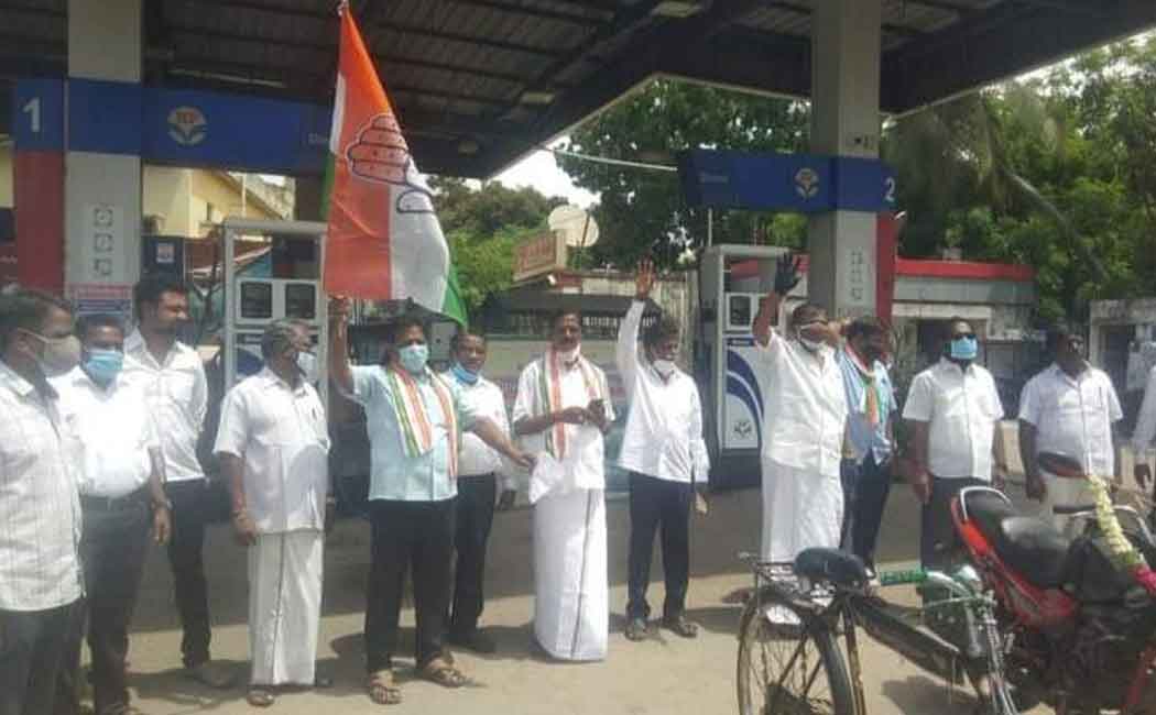 Vriddhachalam MLA-led Congress protests against petrol and diesel price hike