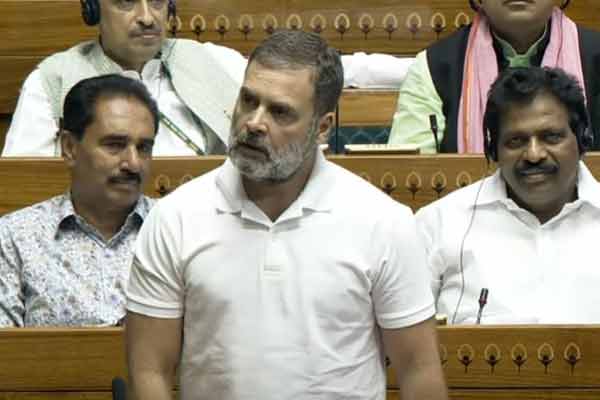 Students rights cannot be suppressed by dictatorship says Rahul strongly condemned the UP government