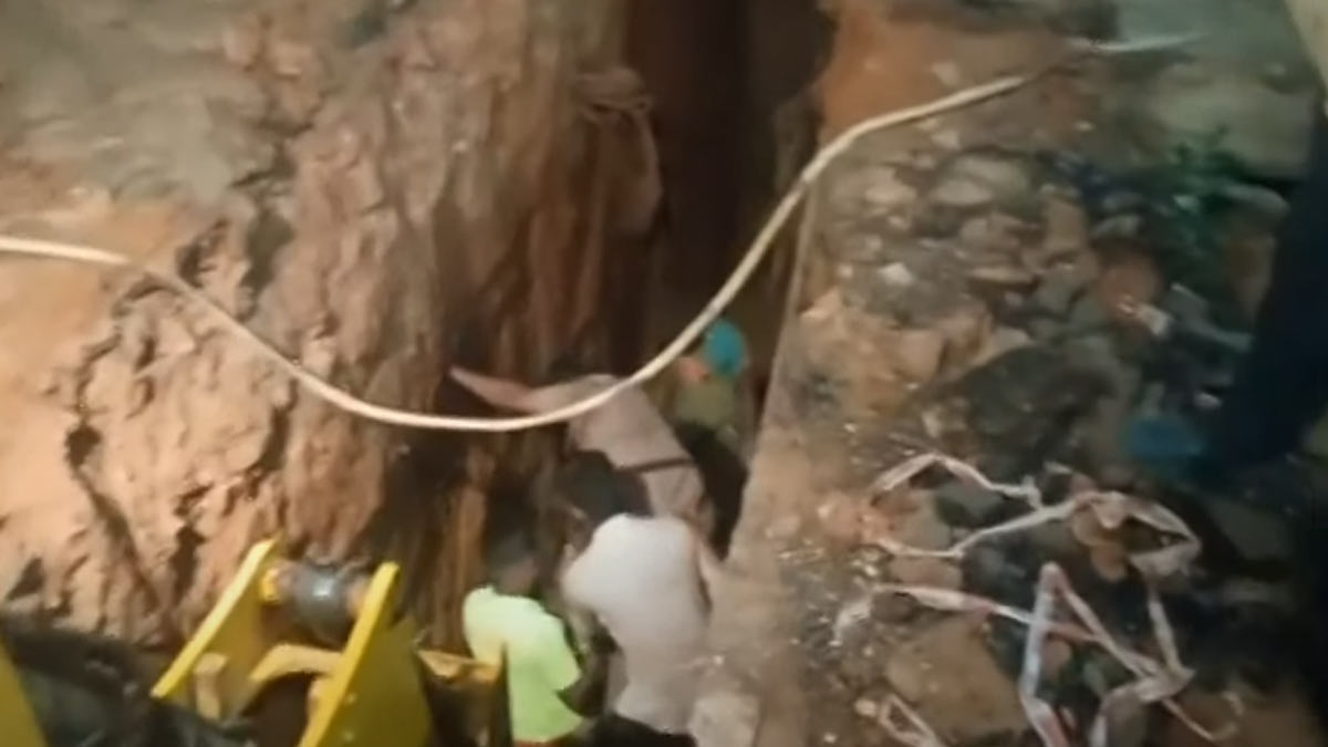 Accident in sewer work; Workers buried in the soil
