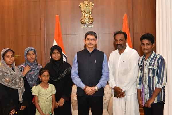 tenkasi student sabreen imana stay tamilnadu raj bhavan guest house