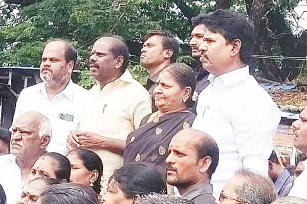 AIADMK struggle against the Tamil Nadu government and police