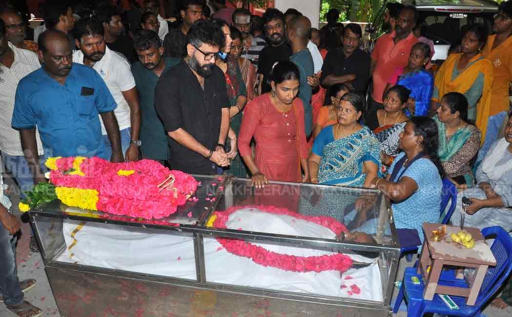 Actor and Director Marimuthu's Last Tribute (Pictures)
