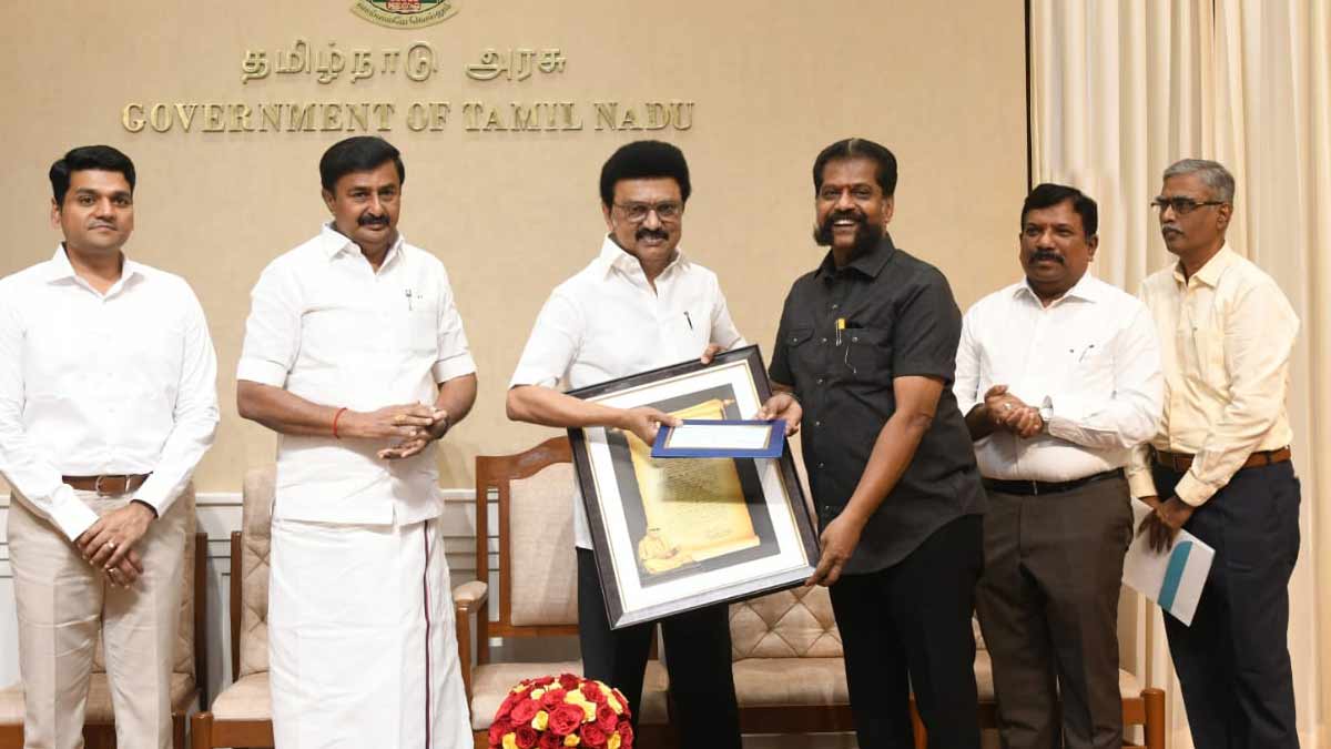 'kalaingar ezhuthukol' award goes to Nakkheeran editor