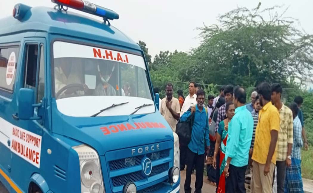 trichy college bus accident 40 passengers escaped